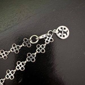 Beautiful Tory Burch silver clover link long necklace!